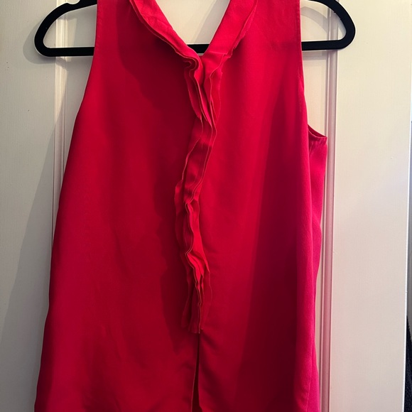 Elegant Red Sleeveless Top - Picture 4 of 5